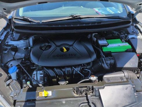 Used 2015 Hyundai Elantra Limited w/ Option Group 05 FWD image 25