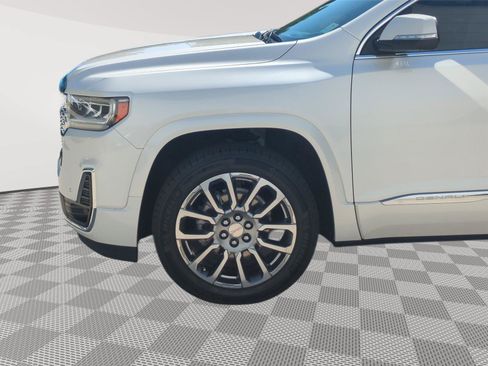 Used 2022 GMC Acadia Denali w/ Denali Ultimate Package FWD image 10