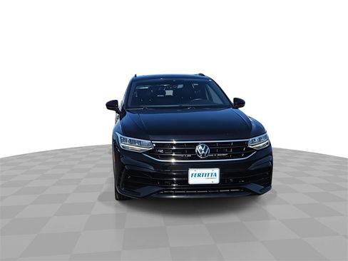 Used 2022 Volkswagen Tiguan SE R-Line image 3