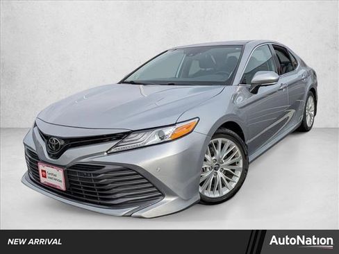 Used 2020 Toyota Camry XLE image 1