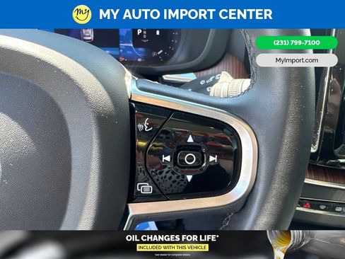 Used 2023 Volvo XC60 B5 Plus AWD/4WD image 18