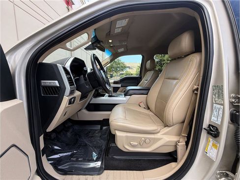 Used 2017 Ford F150 Lariat w/ Equipment Group 502A Luxury AWD/4WD image 7