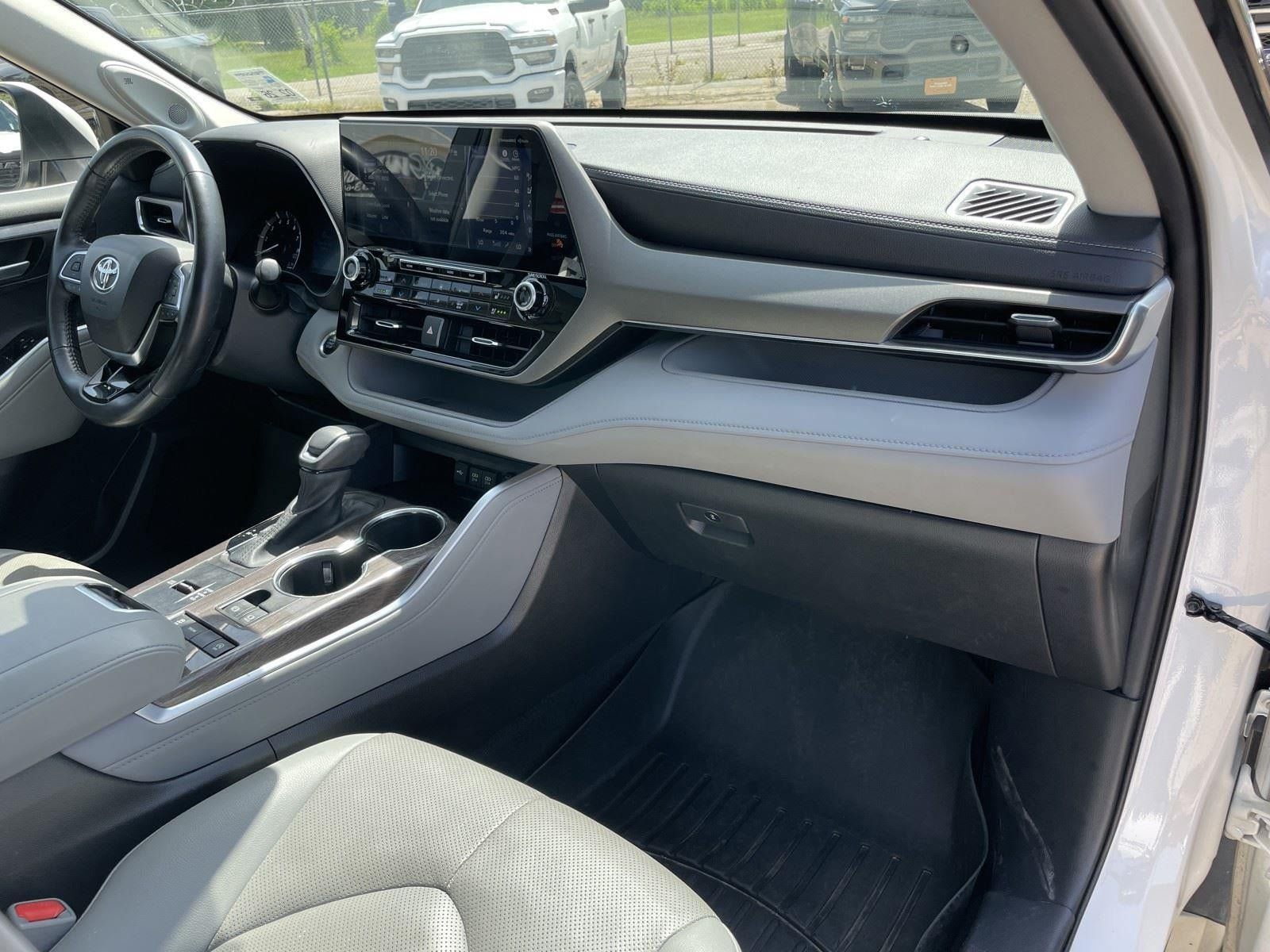 Used 2020 Toyota Highlander Limited FWD image 50