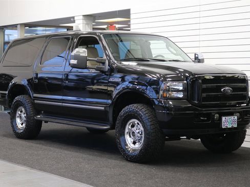 Used 2005 Ford Excursion Limited image 2