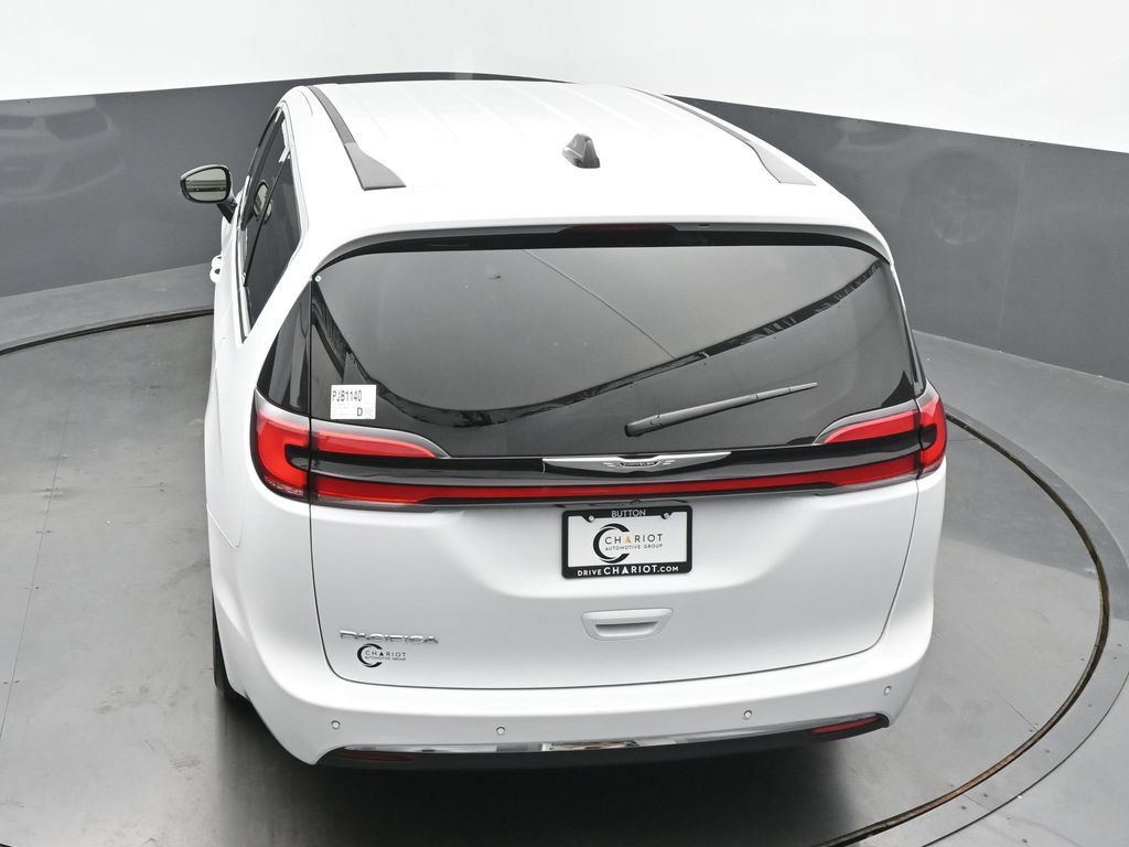 Used 2024 Chrysler Pacifica Touring-L FWD image 45
