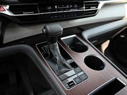 Used 2021 Toyota Sienna LE image 32