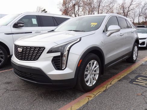 Used 2021 Cadillac XT4 Luxury image 3