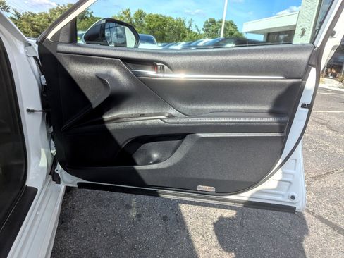 Used 2022 Toyota Camry XSE image 37