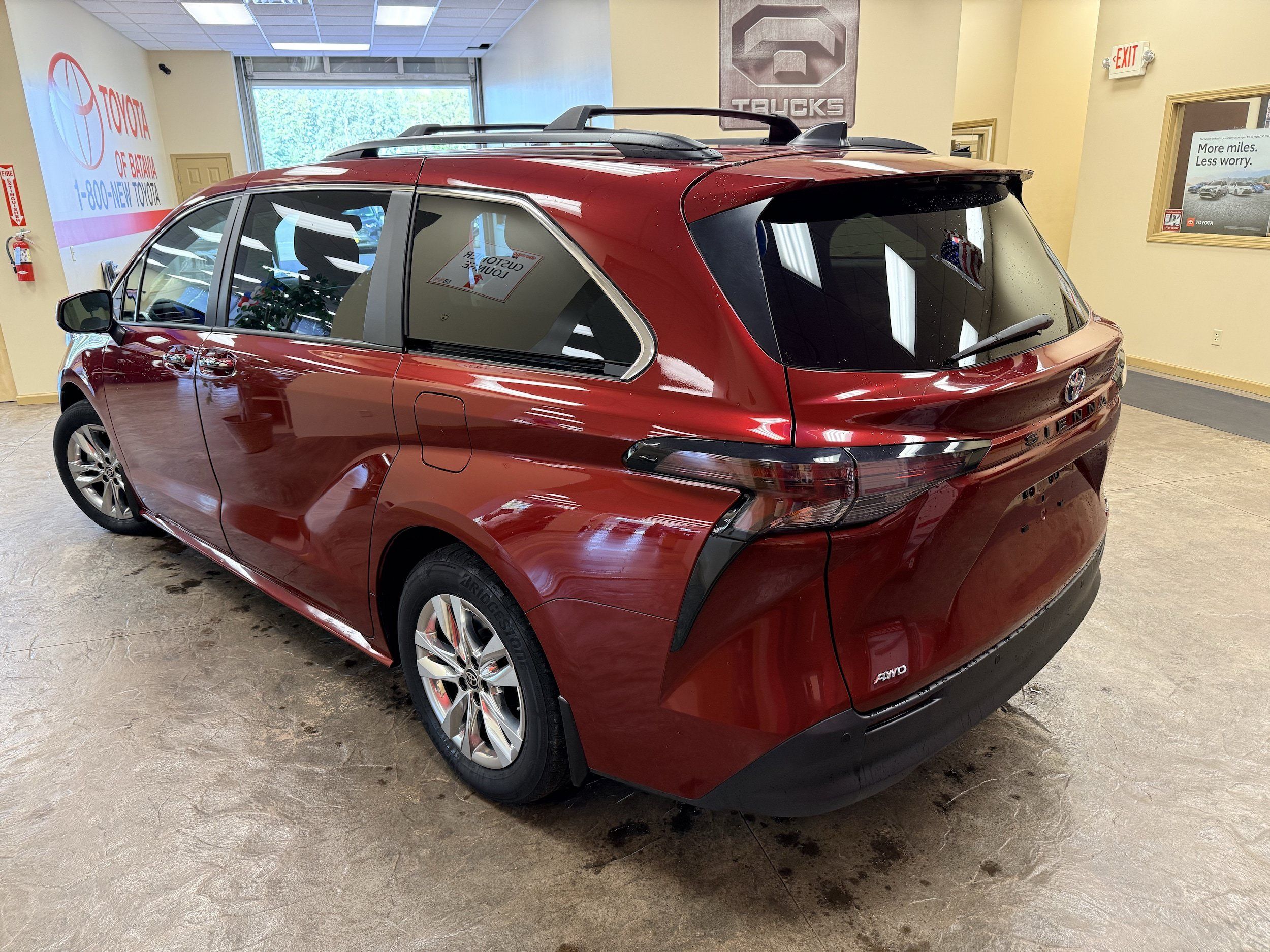 Used 2024 Toyota Sienna XLE w/ XLE Plus Package AWD/4WD image 8