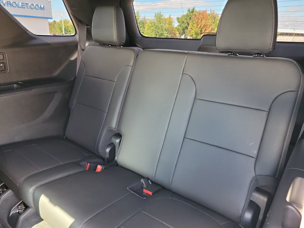 Used 2023 Chevrolet Traverse Premier w/ Redline Edition AWD/4WD image 32