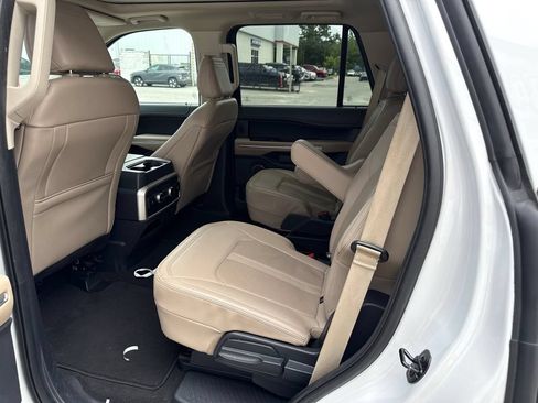 Used 2024 Ford Expedition Limited RWD image 11