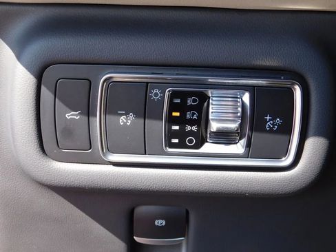 Used 2024 Lincoln Nautilus Reserve AWD/4WD image 25