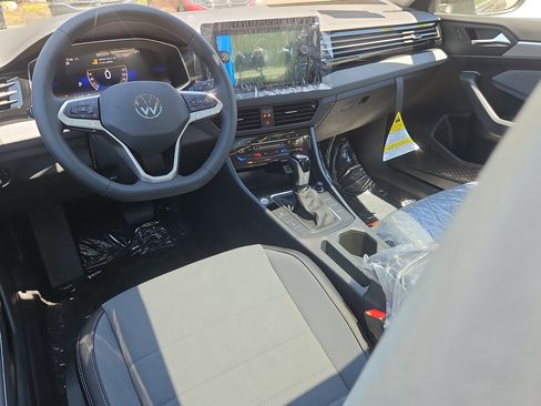 New 2026 Volkswagen Jetta SE FWD image 6
