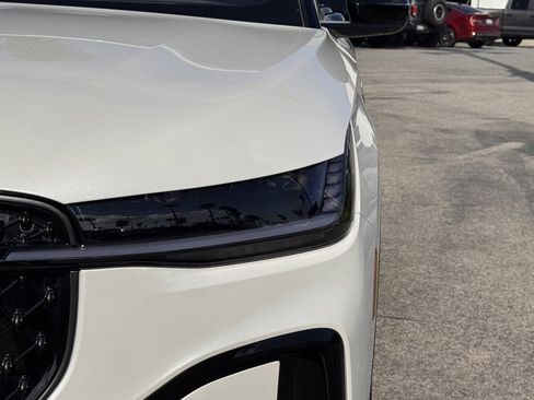 Used 2025 Lincoln Nautilus Premier w/ Equipment Group 102A image 8