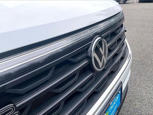 Used 2024 Volkswagen Atlas Cross Sport SEL R-Line AWD/4WD image 30