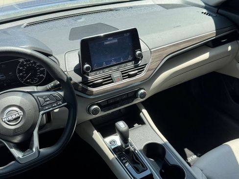 Used 2025 Nissan Altima 2.5 SV FWD image 20