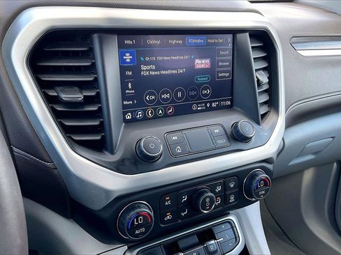 Used 2023 GMC Acadia SLT image 26