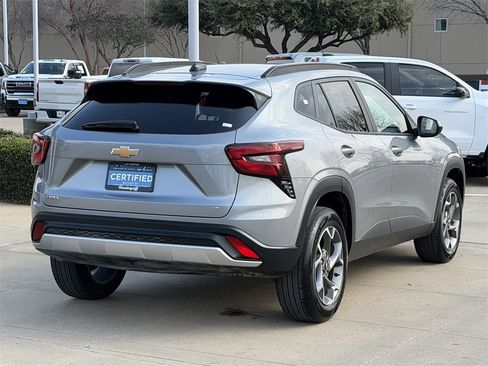 Certified 2025 Chevrolet Trax LT w/ LT Convenience Package image 4