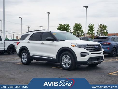 Used 2024 Ford Explorer XLT w/ Equipment Group 202A AWD/4WD image 2