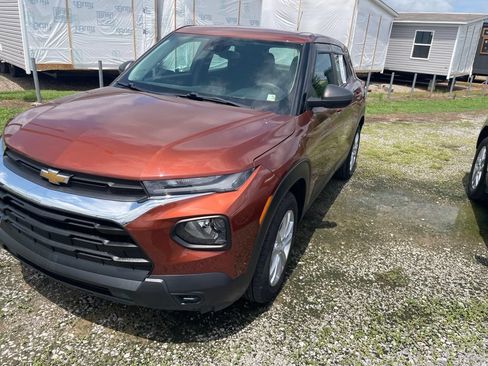 Used 2021 Chevrolet TrailBlazer LS FWD image 3