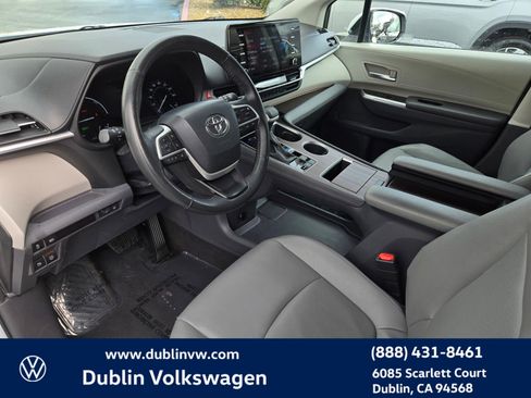 Used 2024 Toyota Sienna XLE image 9