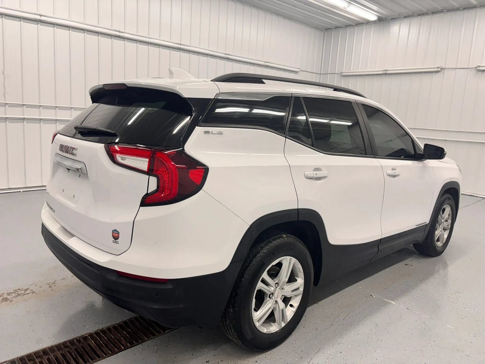 Used 2022 GMC Terrain SLE w/ Driver Convenience Package FWD image 7