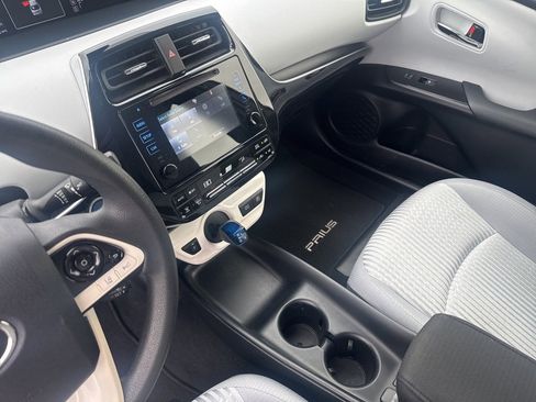 Used 2017 Toyota Prius Two image 15
