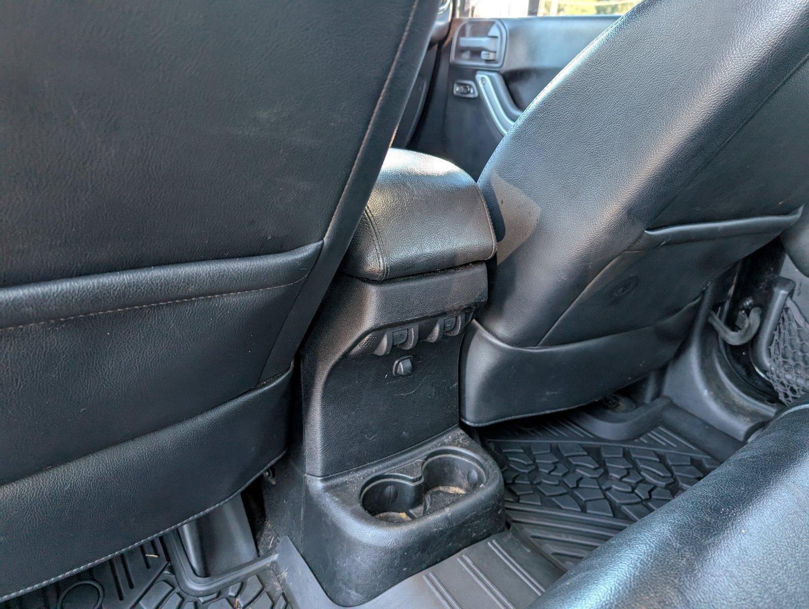 Used 2013 Jeep Wrangler Unlimited Rubicon AWD/4WD image 34