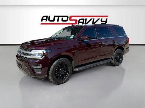 Used 2024 Ford Expedition XLT image 3