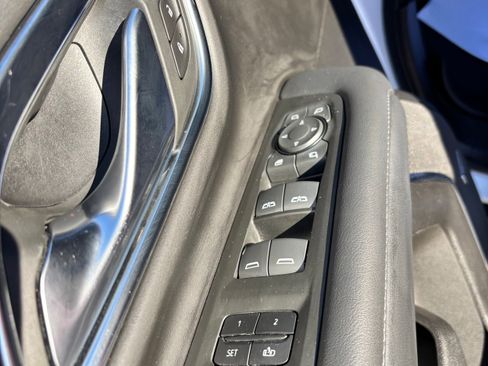 Used 2022 Chevrolet Suburban Z71 w/ Luxury Package image 16