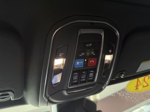 Used 2024 Jeep Wagoneer 4WD w/ Premium Group I image 57