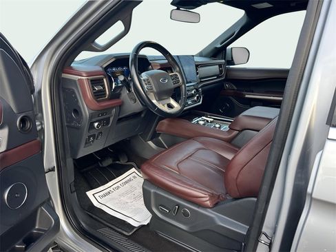 Used 2022 Ford Expedition Limited image 8