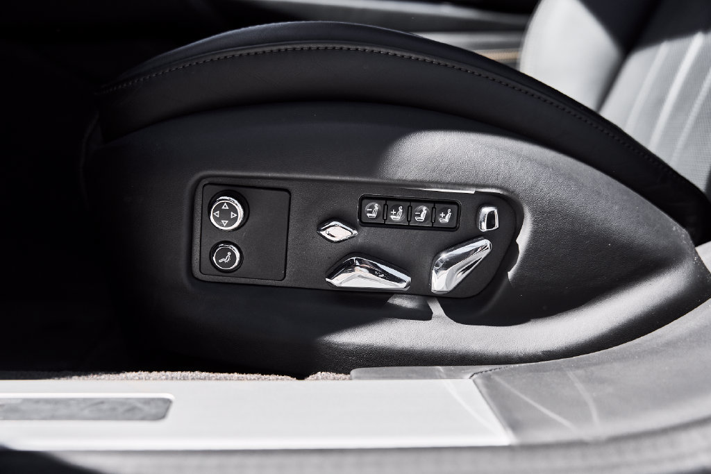 Used 2024 Bentley Flying Spur V8 AWD/4WD image 38
