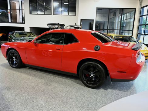 Used 2014 Dodge Challenger R/T RWD image 6