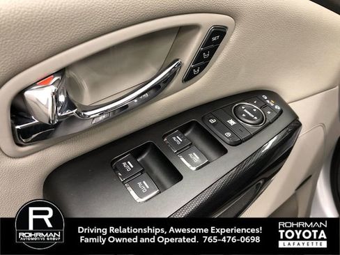 Used 2016 Kia Sedona SX image 13