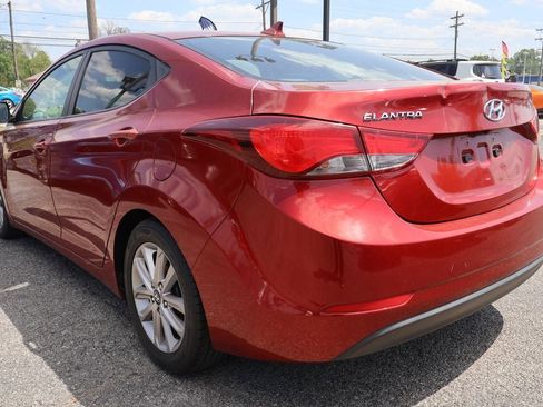 Used 2015 Hyundai Elantra SE w/ Option Group 02 FWD image 4
