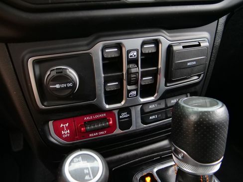Used 2023 Jeep Gladiator Mojave w/ Cold Weather Group AWD/4WD image 22
