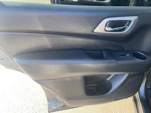 Used 2018 Nissan Pathfinder SL image 21