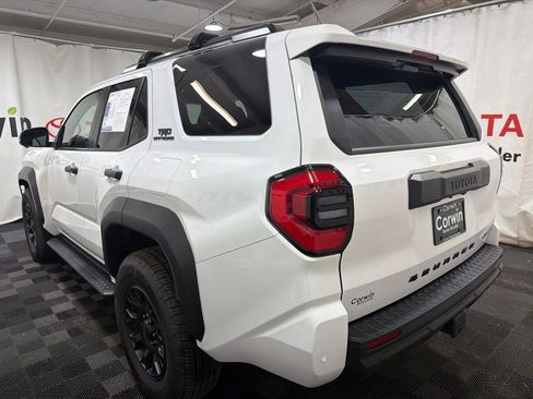 Used 2025 Toyota 4Runner TRD Off-Road Premium AWD/4WD image 4