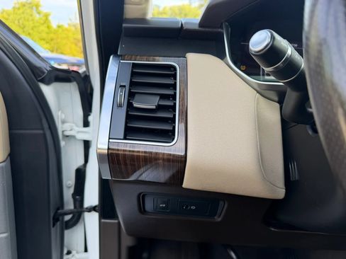 Used 2018 Land Rover Range Rover Sport HSE AWD/4WD image 19