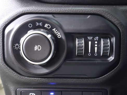 Used 2022 Jeep Wrangler Unlimited Sahara AWD/4WD image 10