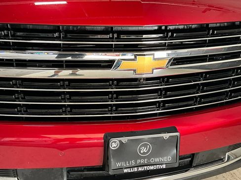 Used 2022 Chevrolet Suburban LT w/ Luxury Package AWD/4WD image 27