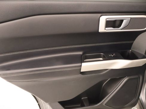 Used 2022 Ford Explorer XLT RWD image 17