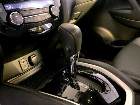 Used 2015 Nissan Rogue SL image 17