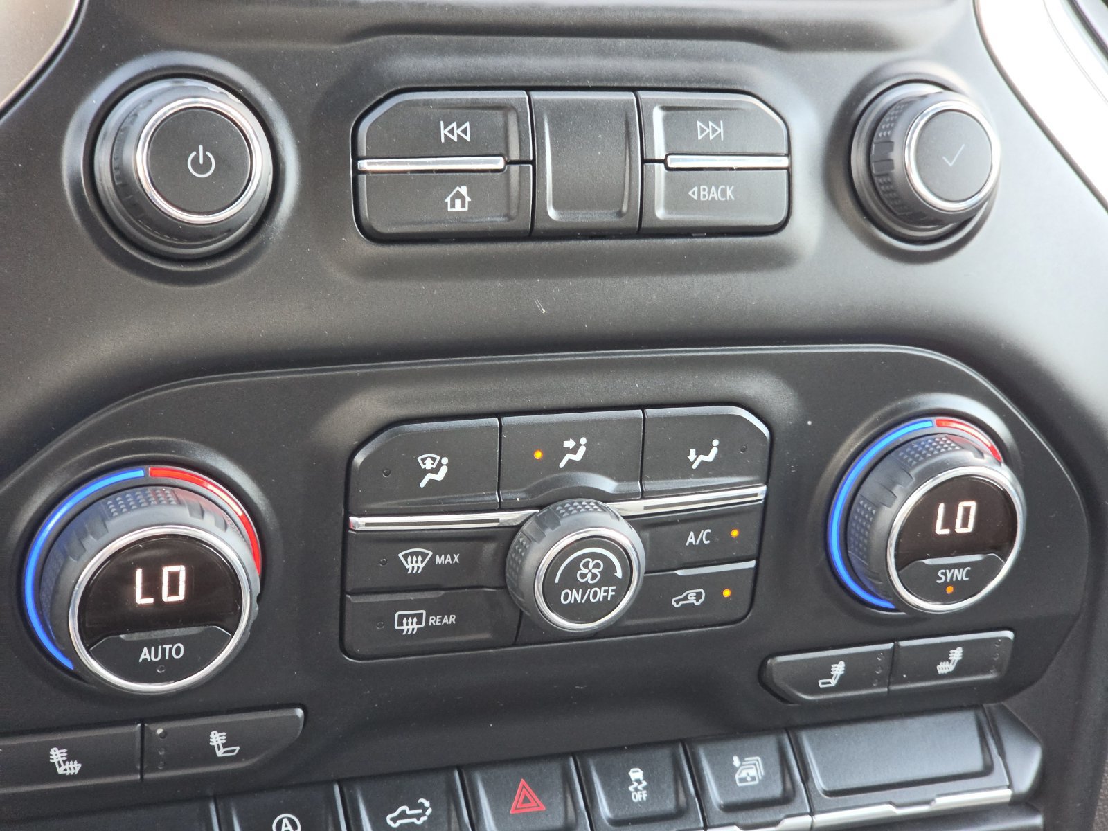 Used 2021 Chevrolet Silverado 1500 LT AWD/4WD image 31