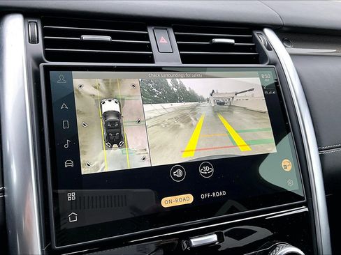 Used 2024 Land Rover Discovery Metropolitan Edition image 26