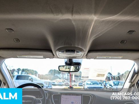 Used 2024 Chrysler Pacifica Touring-L image 62