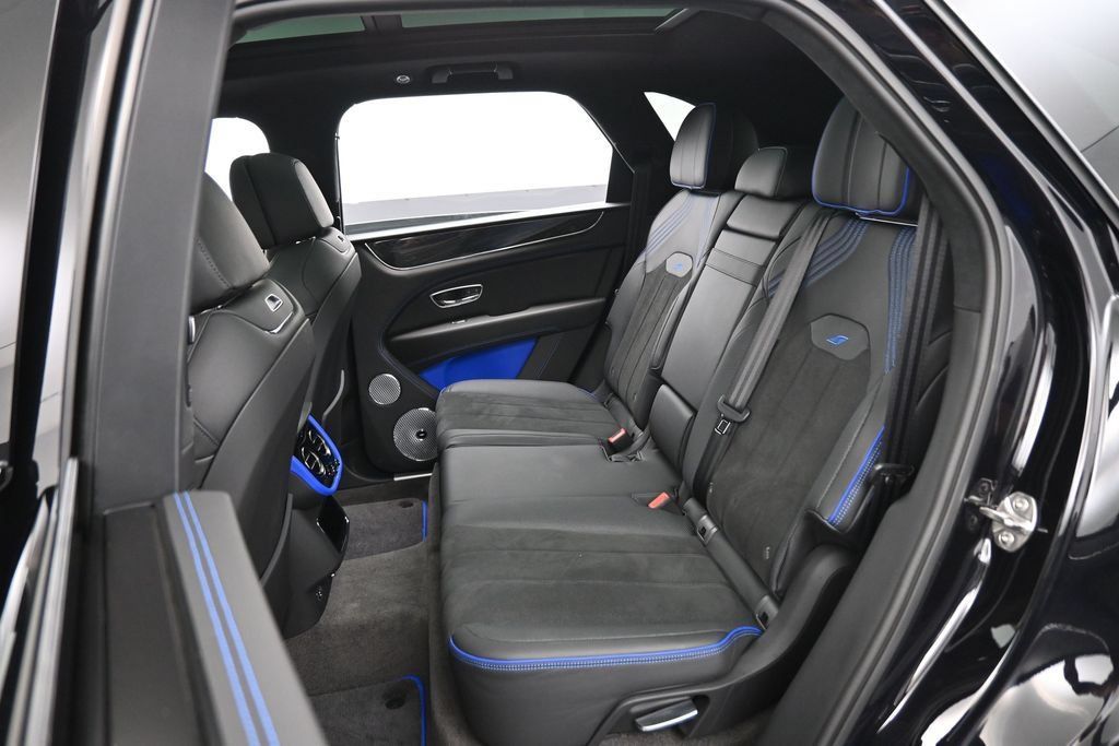 Certified 2025 Bentley Bentayga AWD/4WD image 26