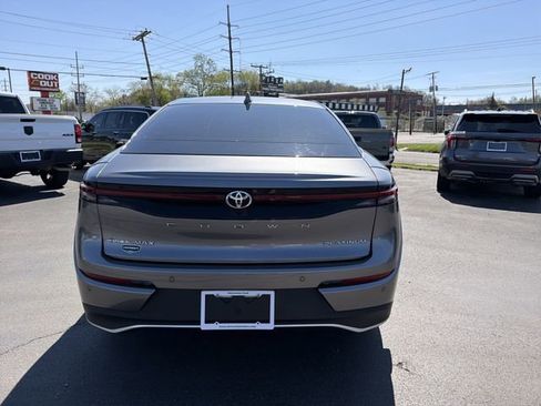 Used 2024 Toyota Crown Platinum image 5