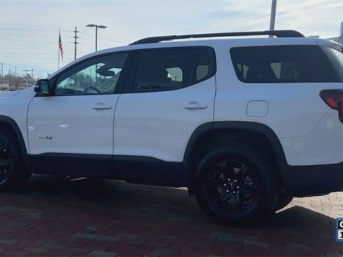 Used 2023 GMC Acadia AT4 w/ Technology Package image 8
